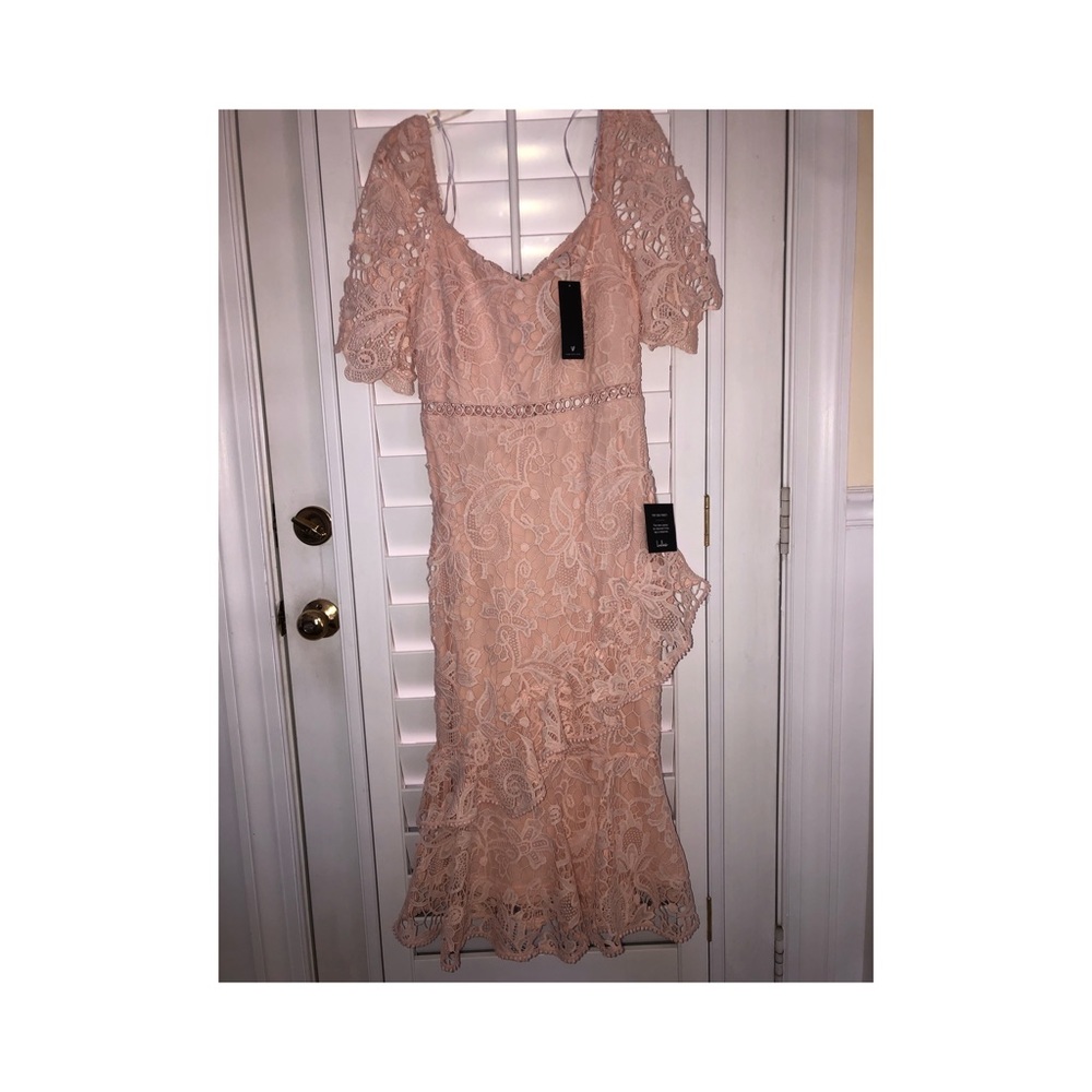 LULU’S SMALL peach lace dress